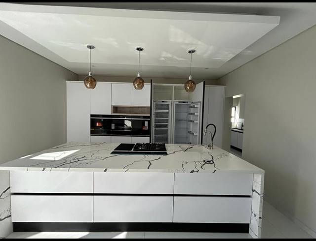 6 BEDROOM HOUSE FOR SALE IN SIX FOUNTAINS